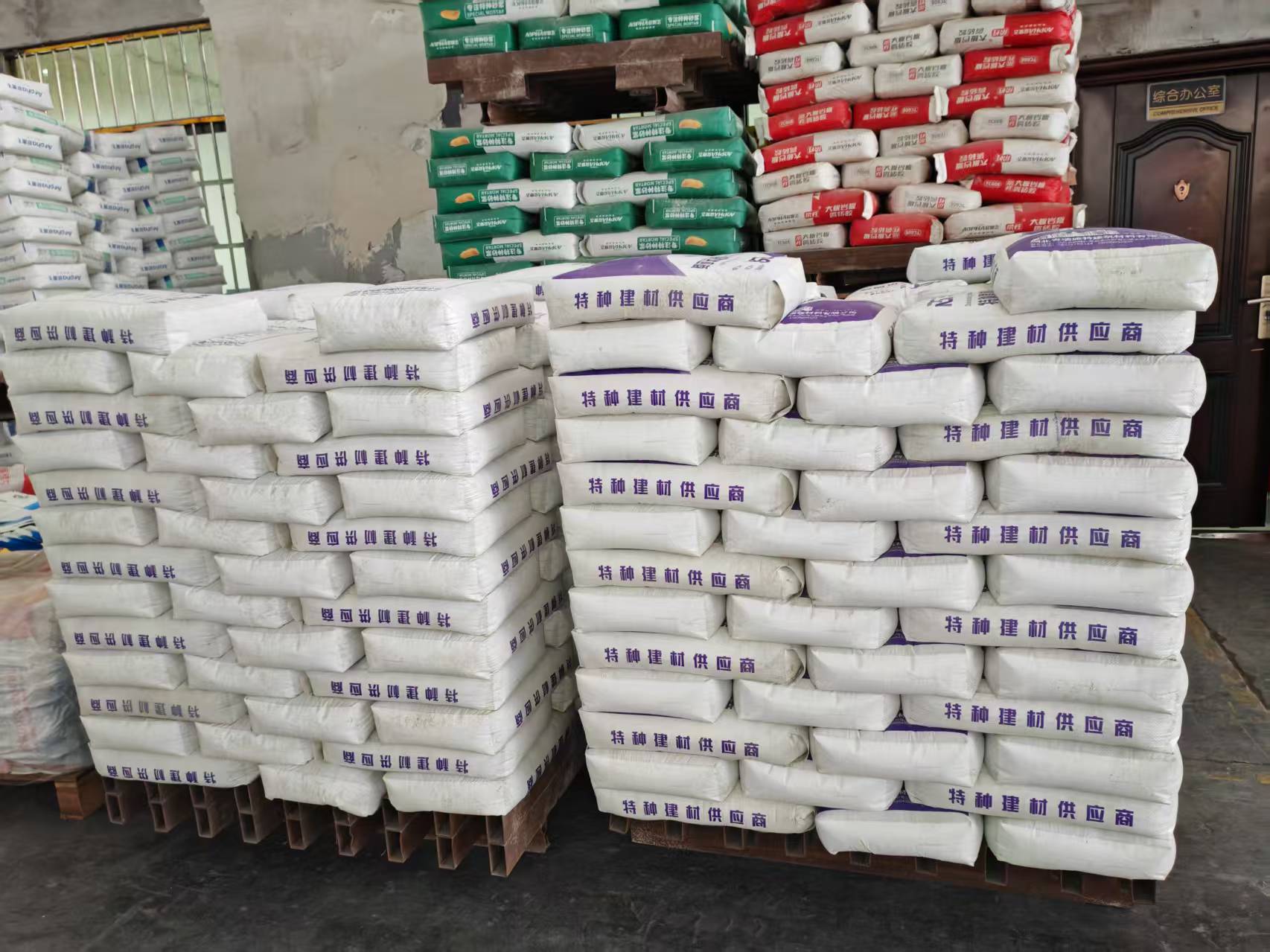 前进拱顶带模注浆料